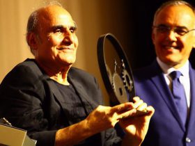 امیر نادری جایزه‌اش را از جشنواره ونیز گرفت